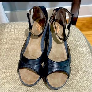 Worn once briefly OTBT sandals.  They run about a half a size too big for me.